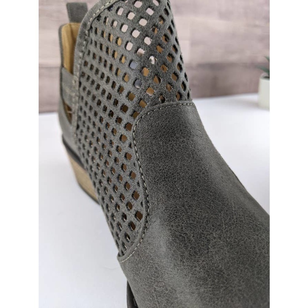 NWOT Leather Perforated Western Booties - Picture 4 of 12